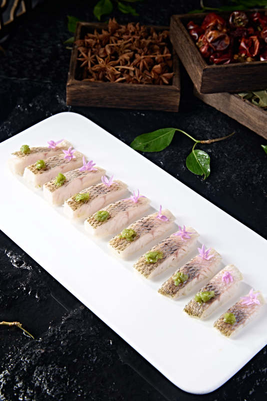 中餐美食青椒酱配水煮脆肉皖鱼块