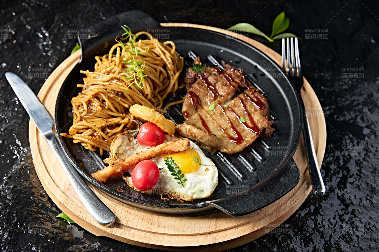 西餐沒事煎安格斯牛排配黑胡椒醬意面