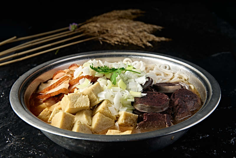 蒙餐美食血肠烧肉冻豆腐炖粉条