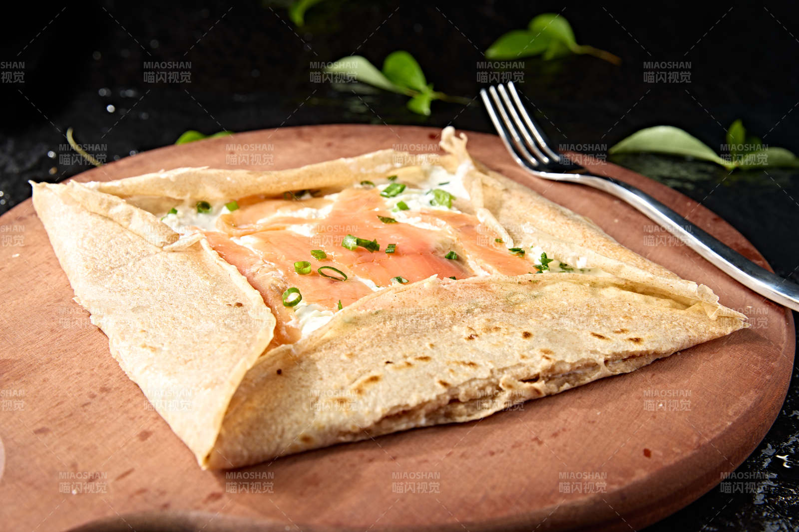 西餐美食三文鱼奶油芝士煎饼