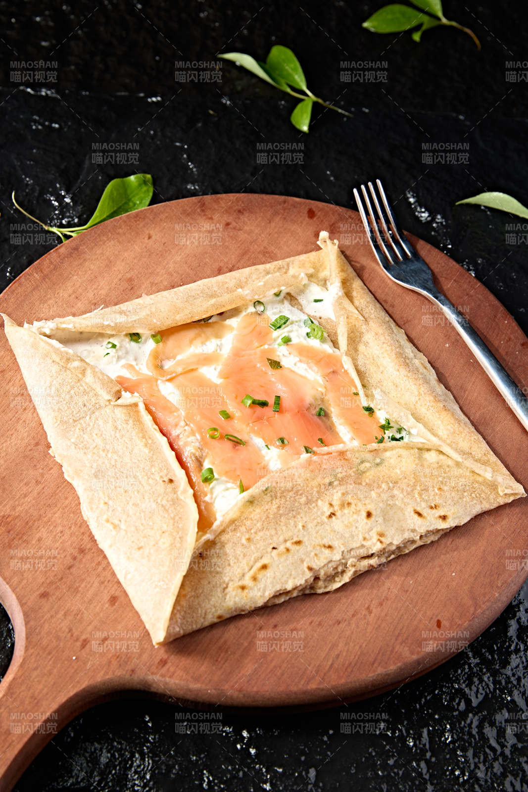 西餐美食三文鱼奶油芝士煎饼