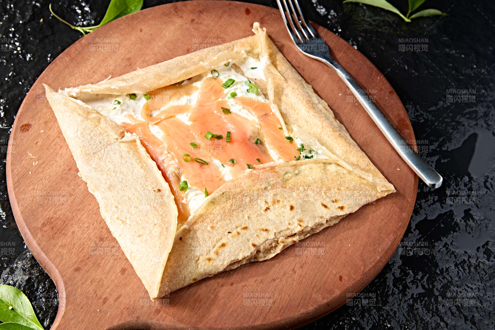 西餐美食三文鱼奶油芝士煎饼