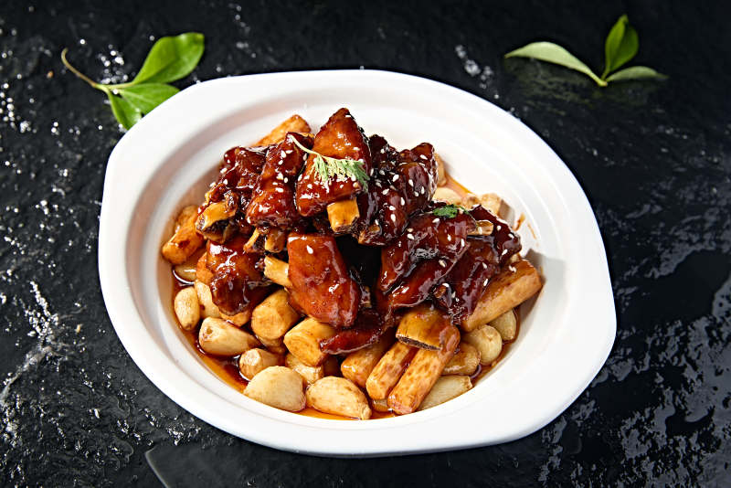 中餐美食蒜子排骨烧铁棍山药