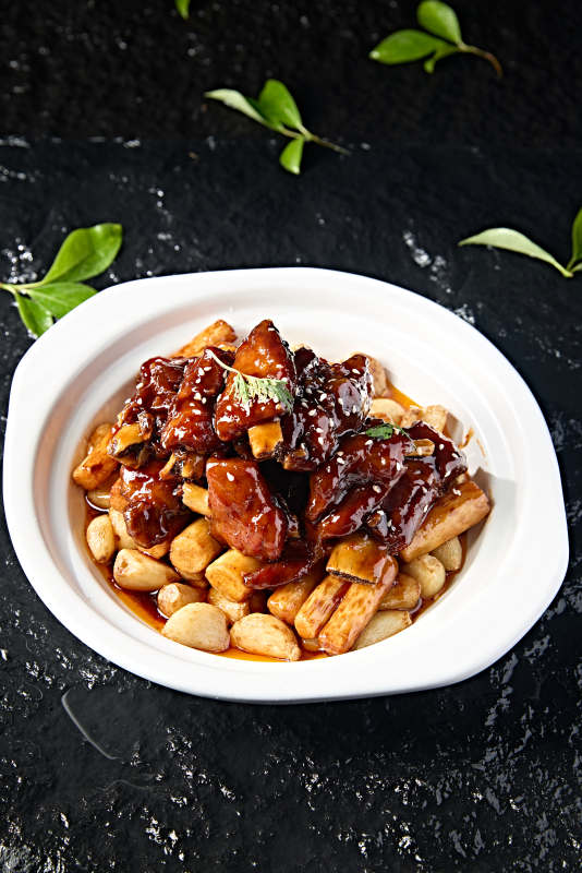 中餐美食蒜子排骨烧铁棍山药