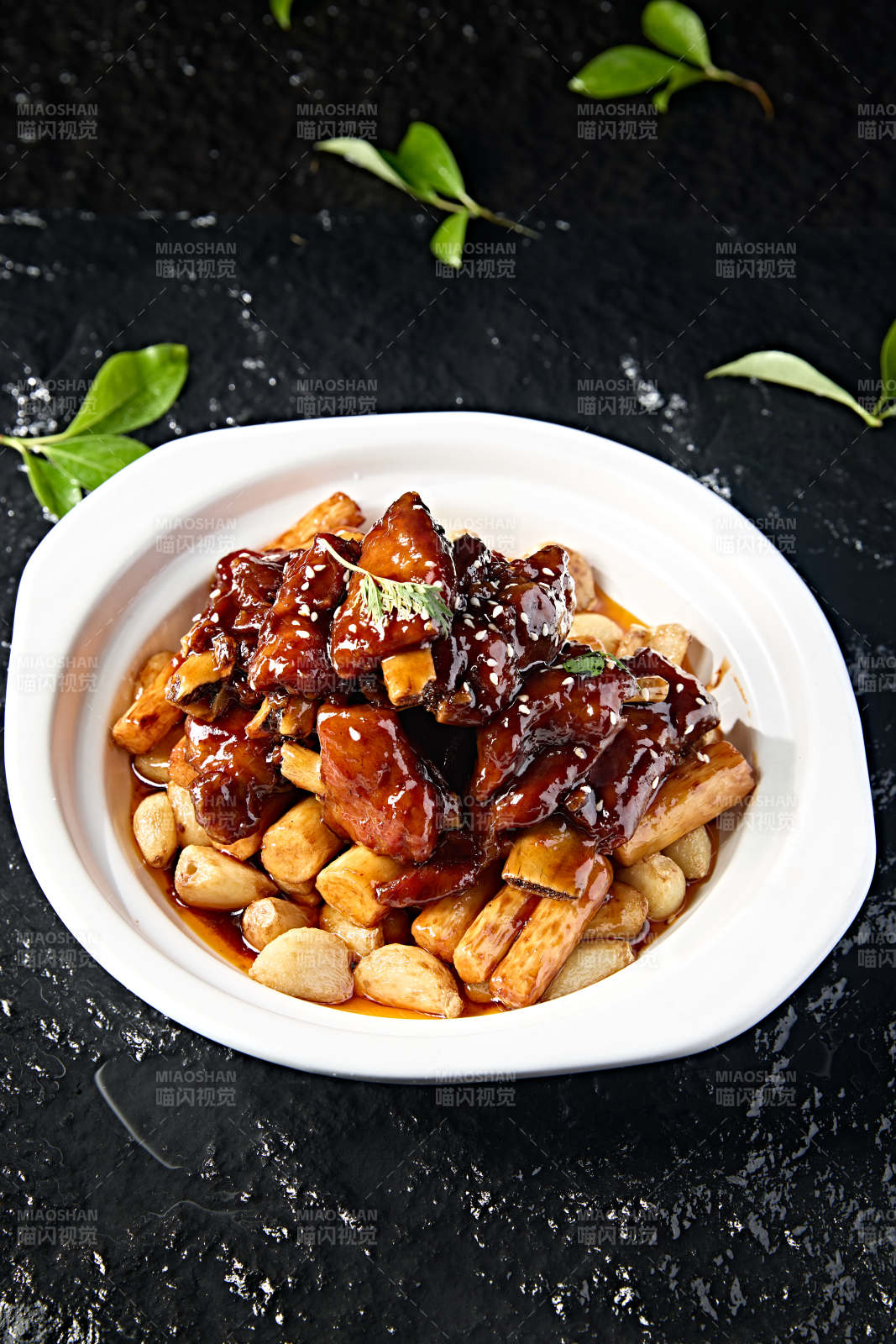 中餐美食蒜子排骨烧铁棍山药