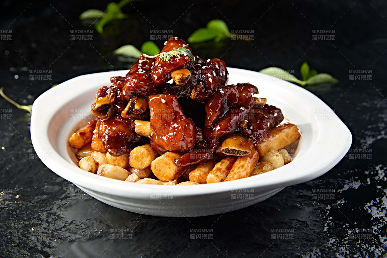 中餐美食蒜子排骨烧铁棍山药