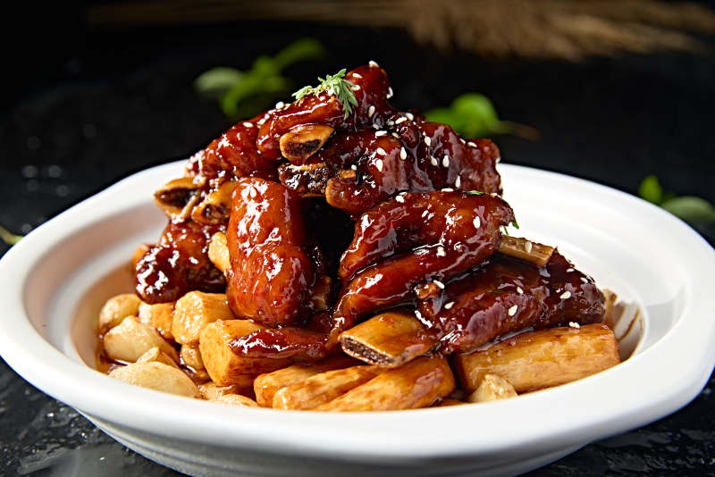 中餐美食蒜子排骨烧铁棍山药