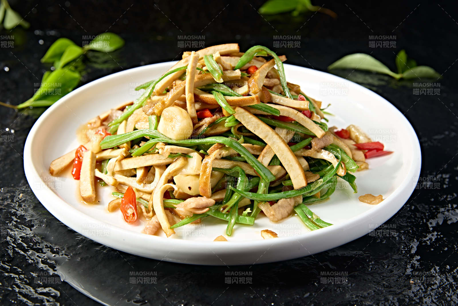 蒜香豆角丝米椒肉丝炒香干