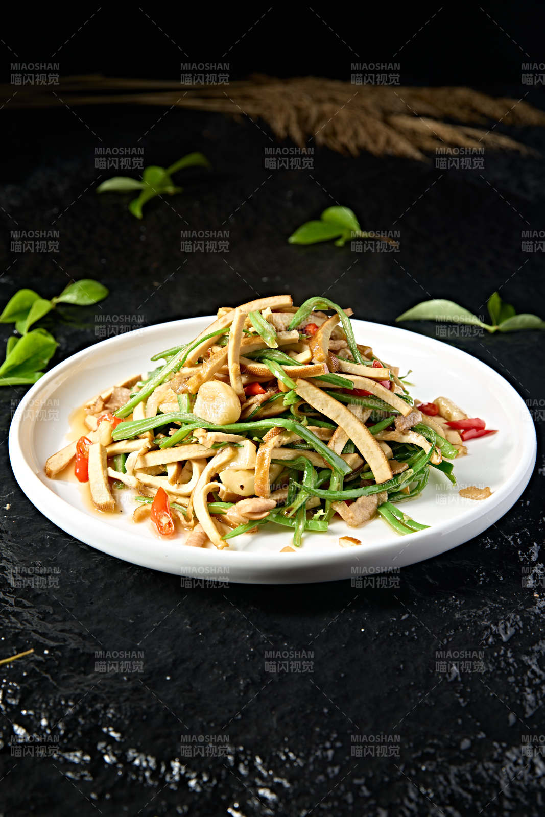 蒜香豆角丝米椒肉丝炒香干