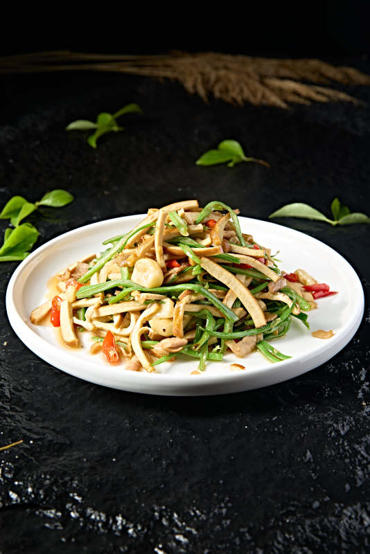 蒜香豆角丝米椒肉丝炒香干