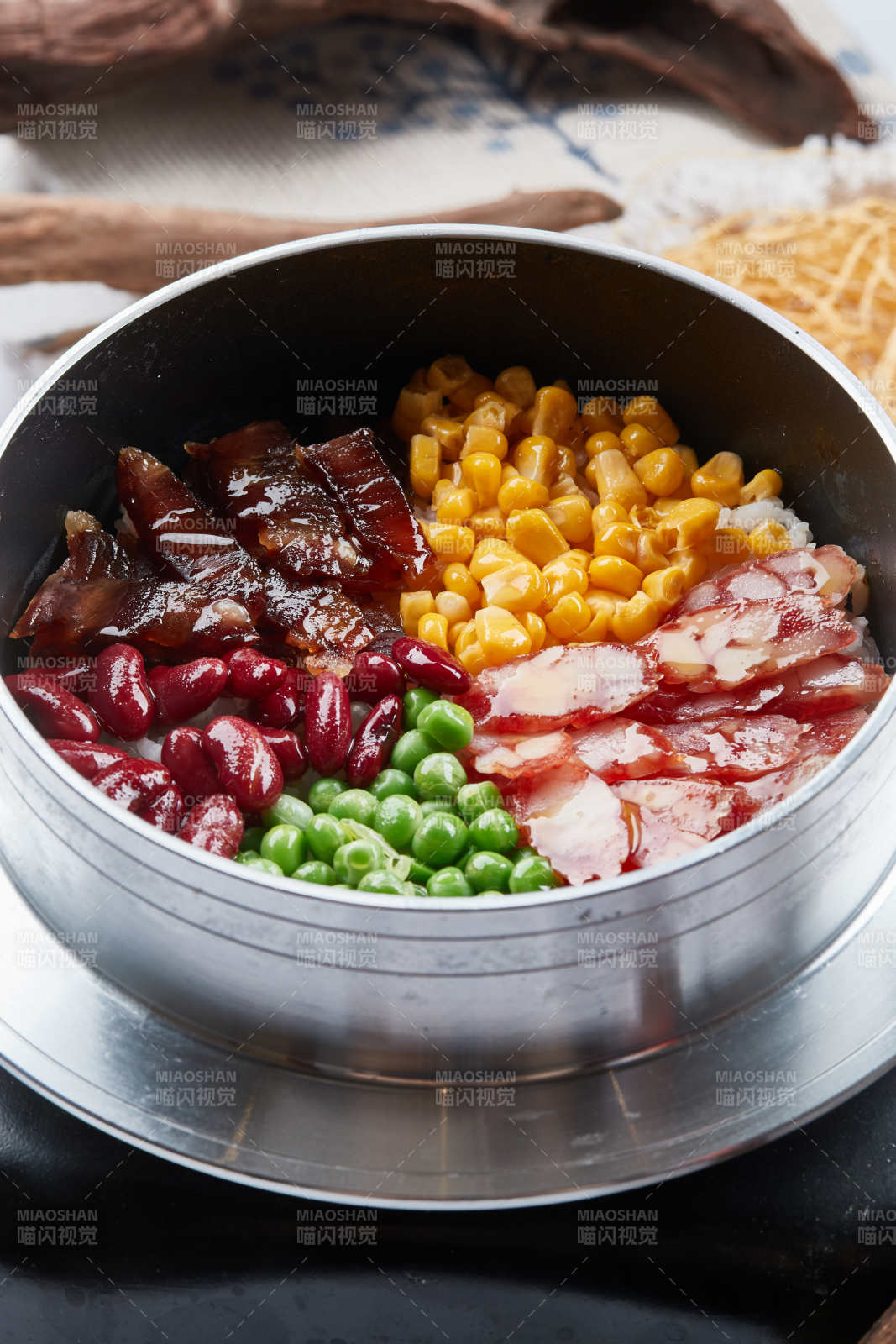 港式茶餐臘味臘腸煲仔飯