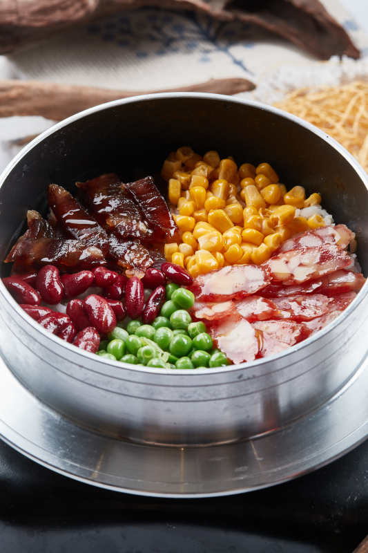 港式茶餐腊味腊肠煲仔饭