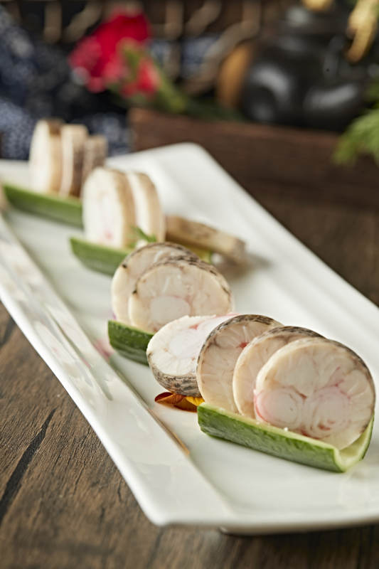 鳕鱼卷包蟹腿肉切片