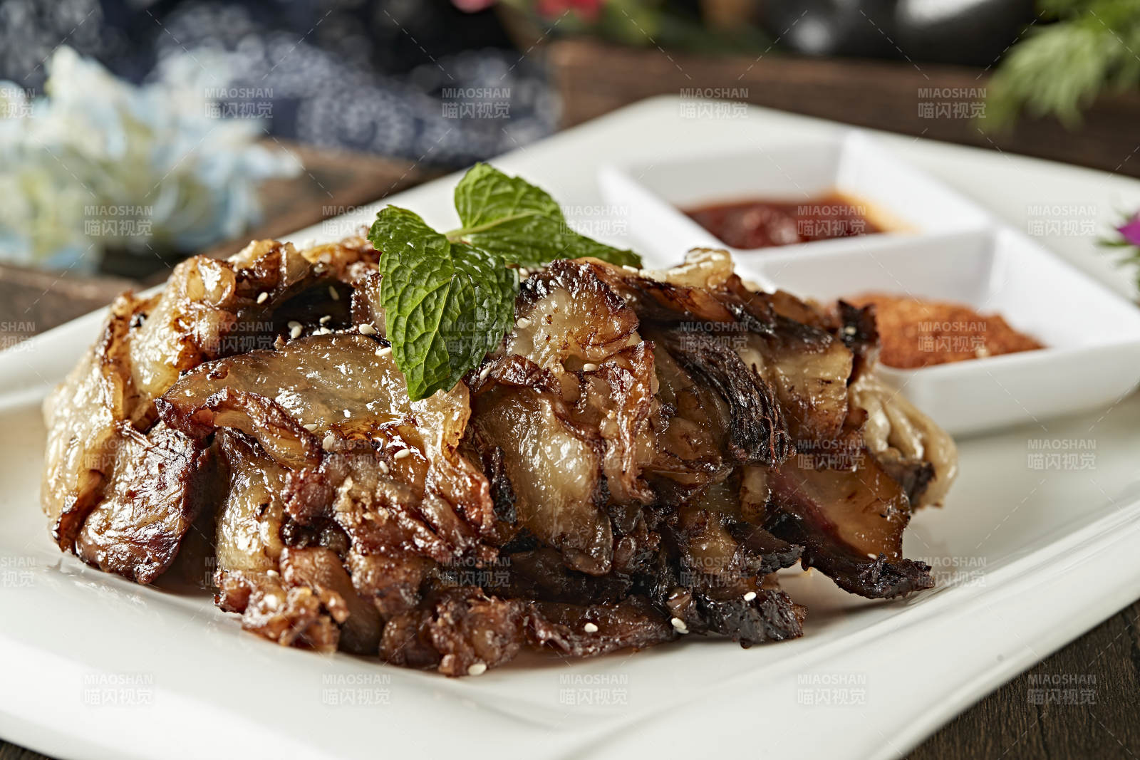 炭烤牛窝骨肉切片