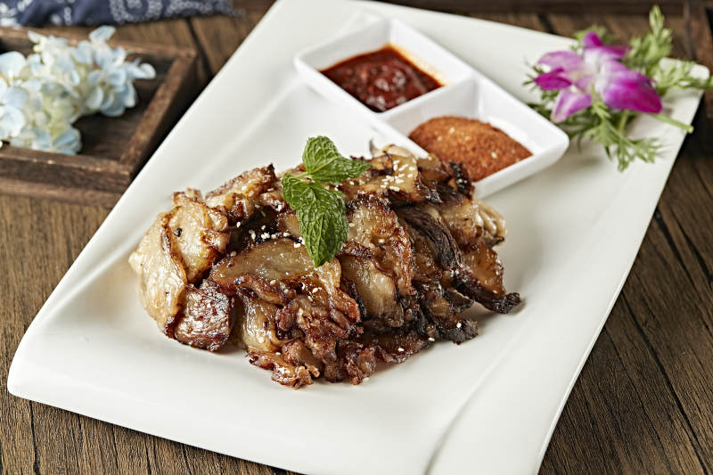 炭烤牛窝骨肉切片