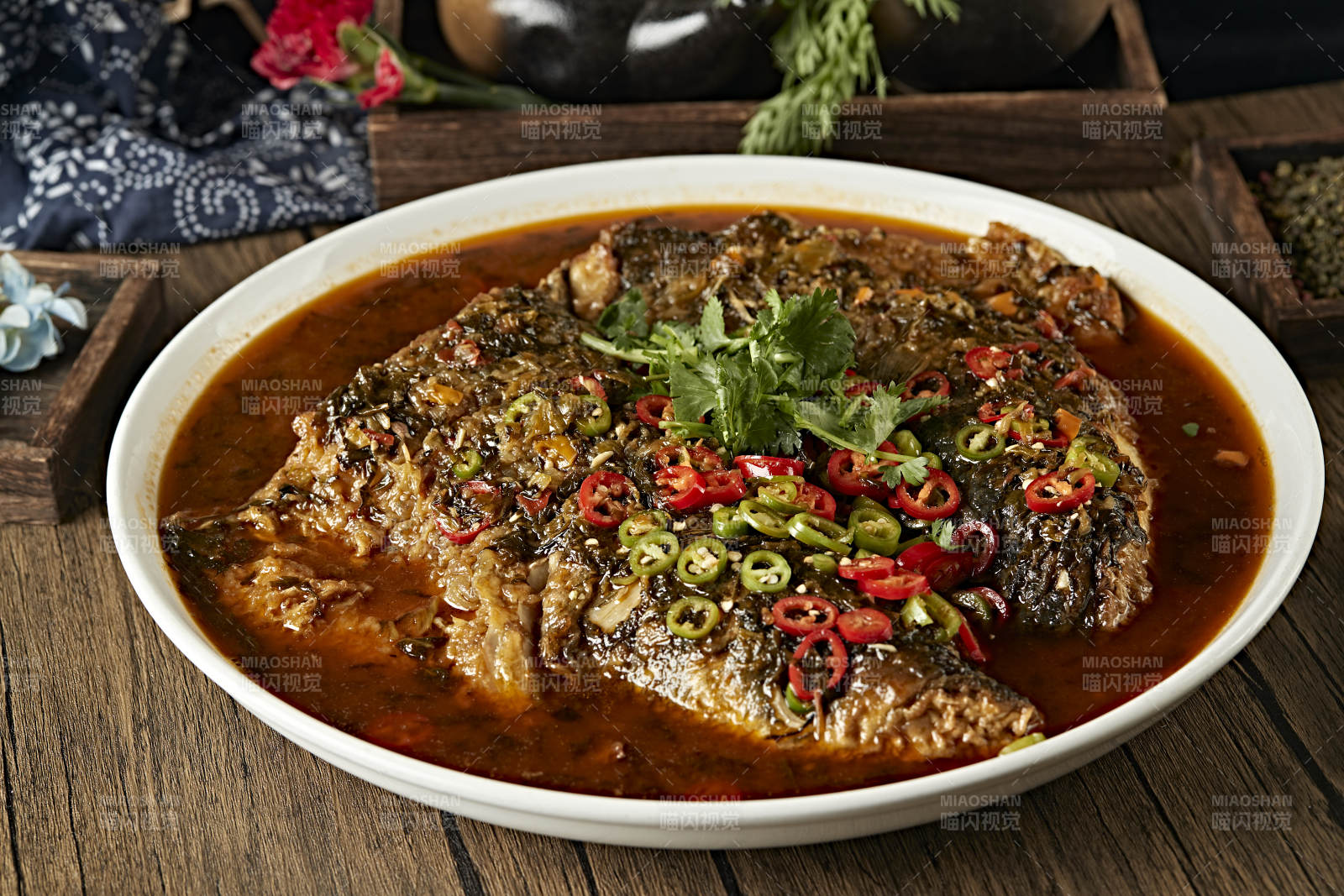 酱焖野生大鱼头-摄影图