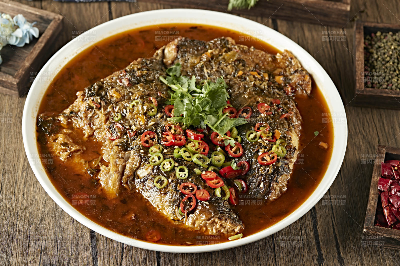 酱焖野生大鱼头-摄影图