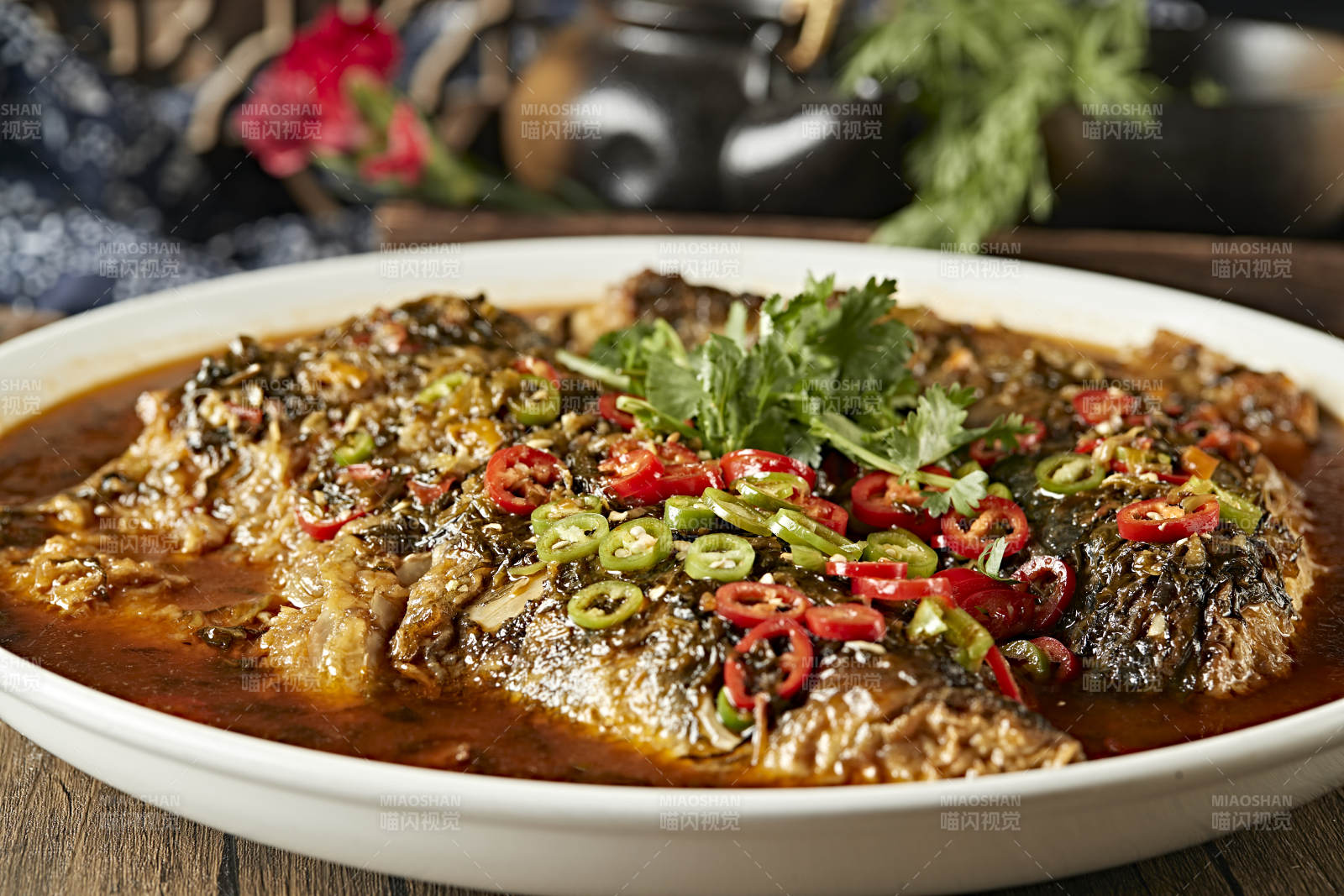 酱焖野生大鱼头-摄影图