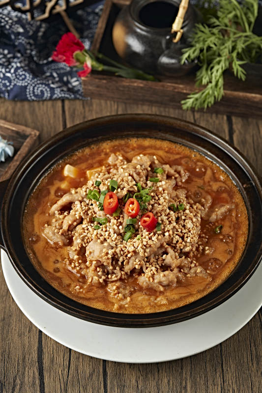 砂锅水煮麻辣牛肉片