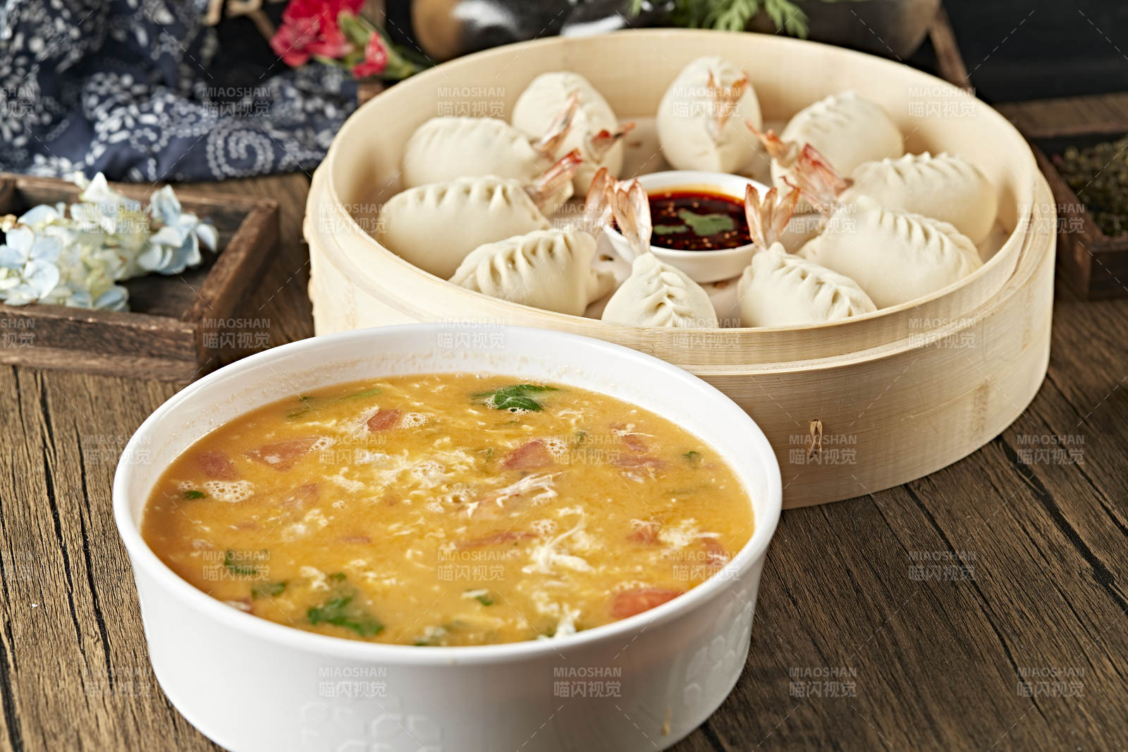 沙县蒸虾饺配番茄鸡蛋汤