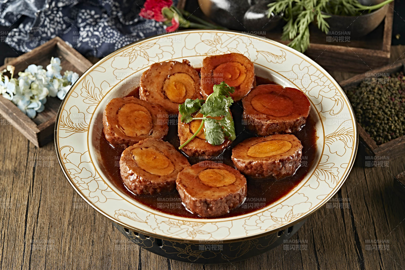 浇汁红烧凤眼丸子