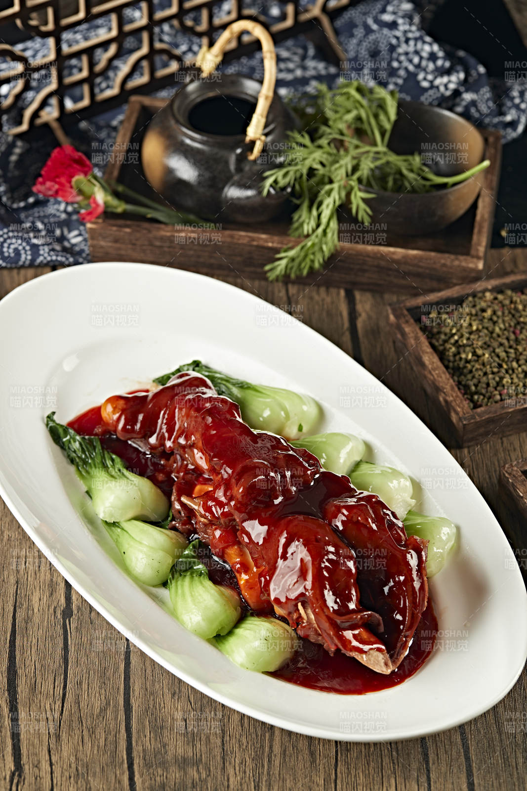 浇汁红烧软糯大牛蹄