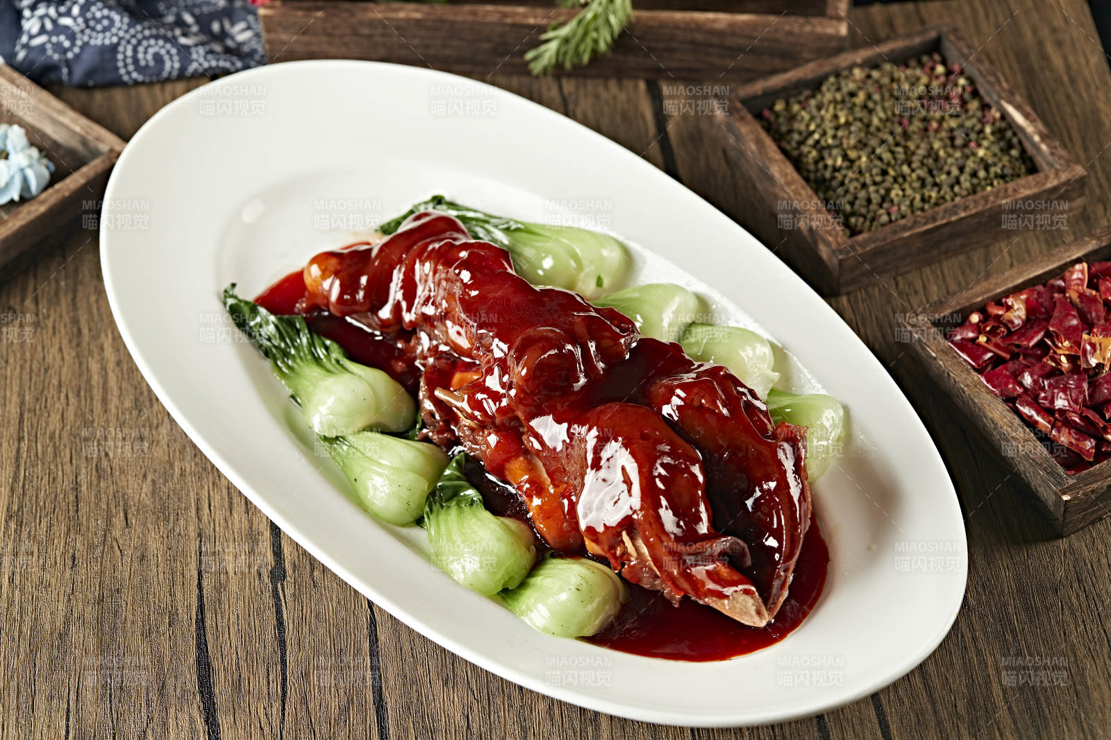 浇汁红烧软糯大牛蹄