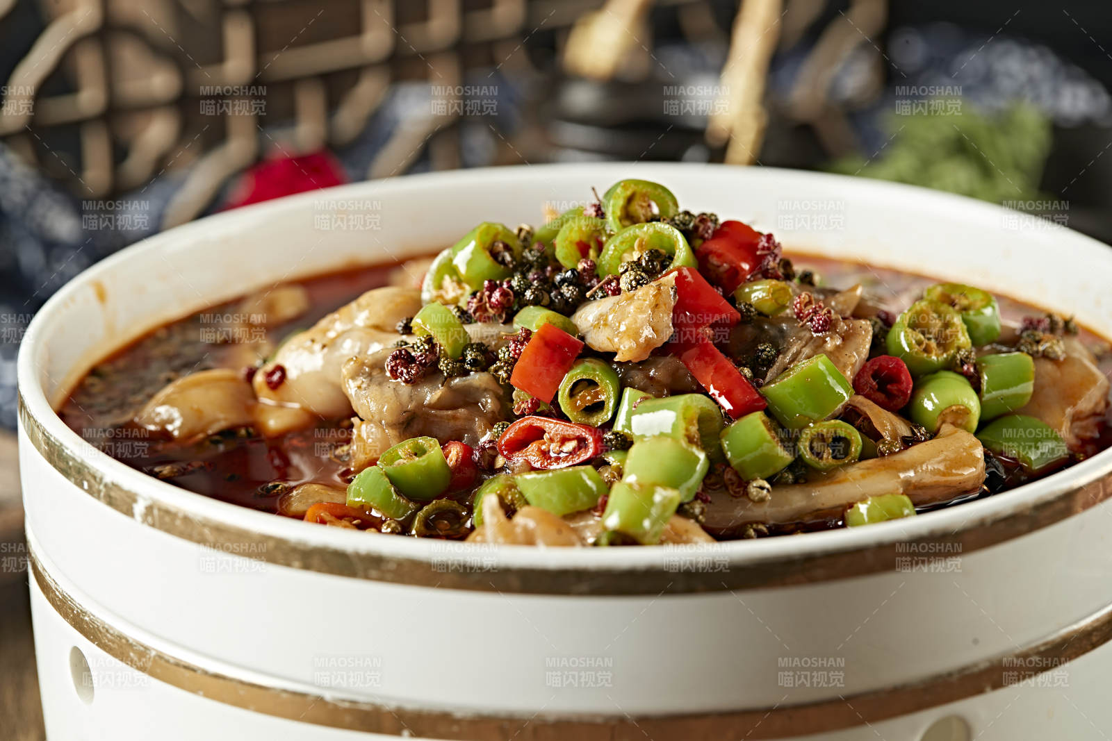 川味香水牛蛙-摄影图