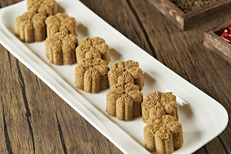 杂粮桃花酥-摄影图