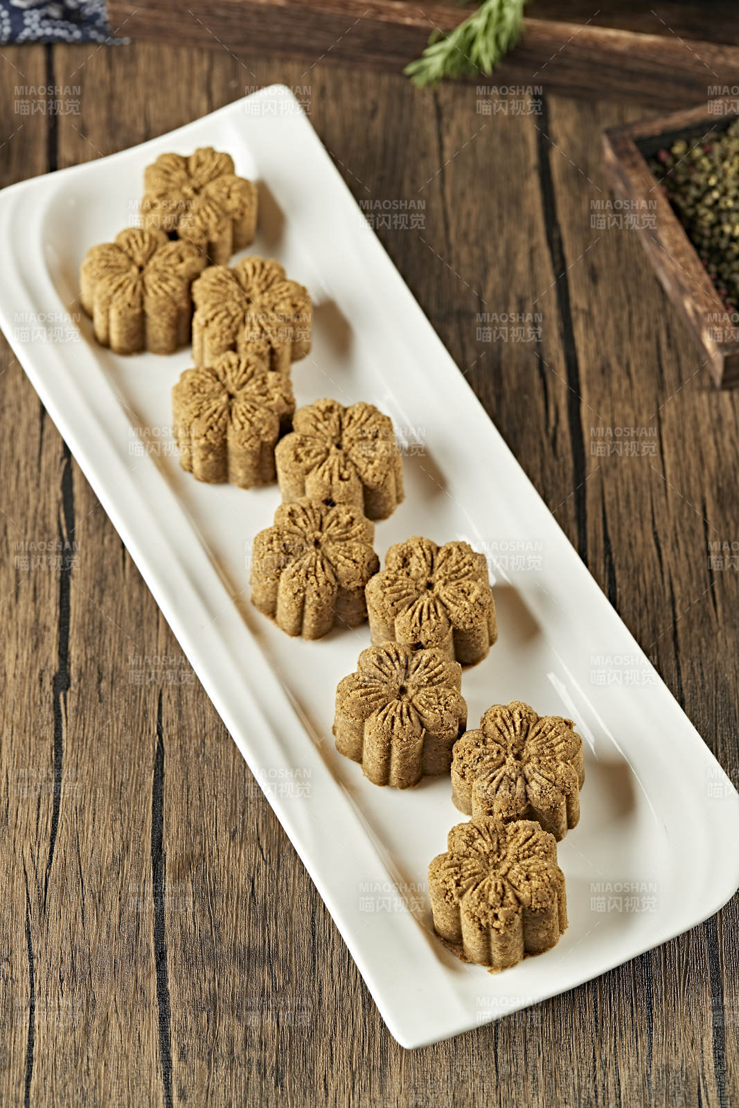 杂粮桃花酥-摄影图