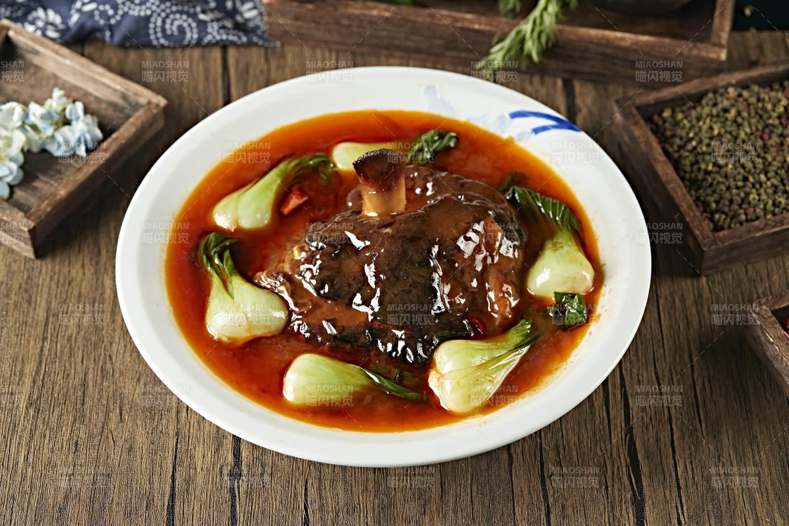 浇汁红烧大肘子