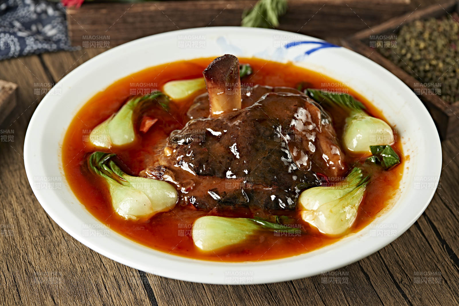 浇汁红烧大肘子