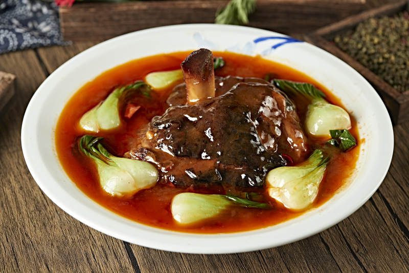 浇汁红烧大肘子