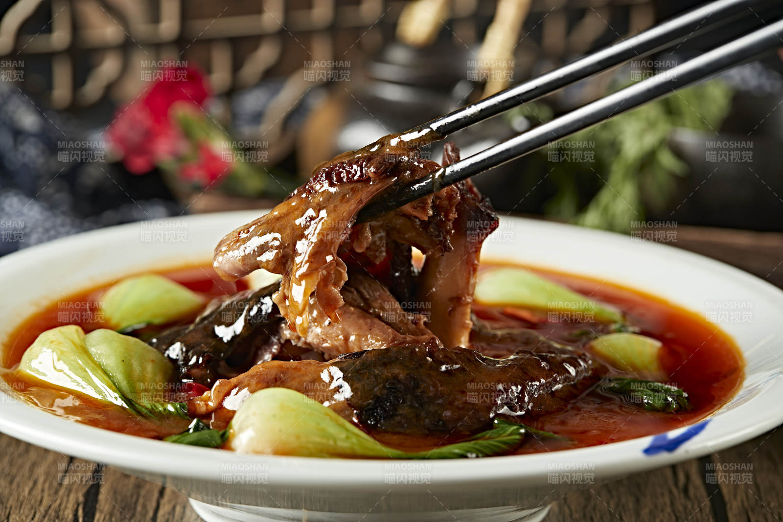 浇汁红烧大肘子