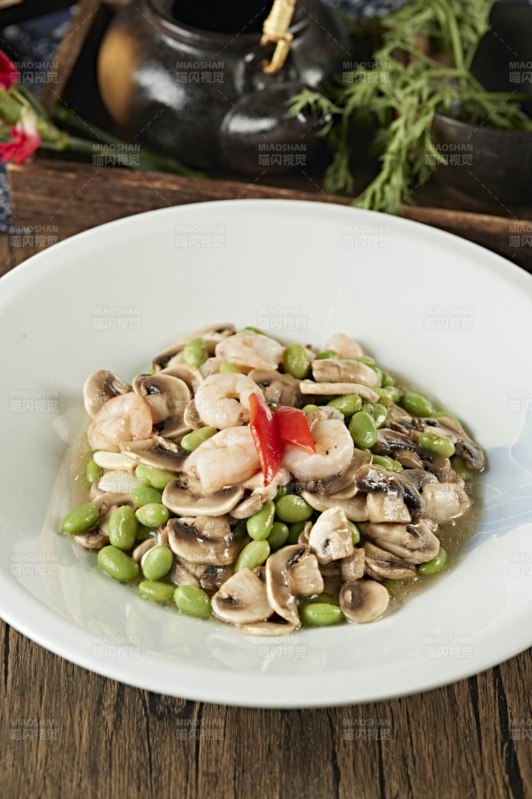 青豆口蘑切片烧虾仁