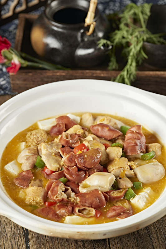 砂锅鱼杂炖肥肠