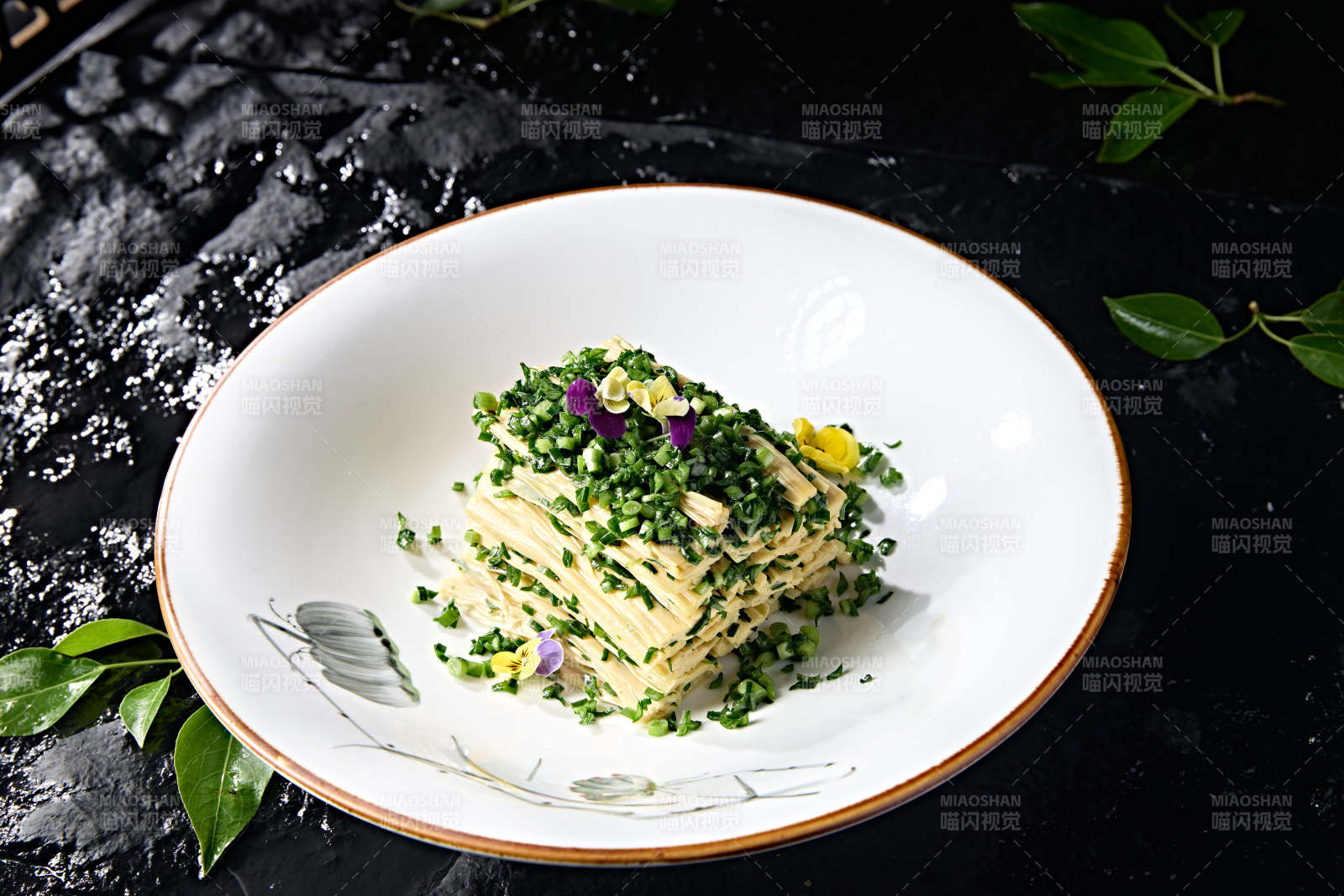 精美凉菜葱香盐水腐竹段