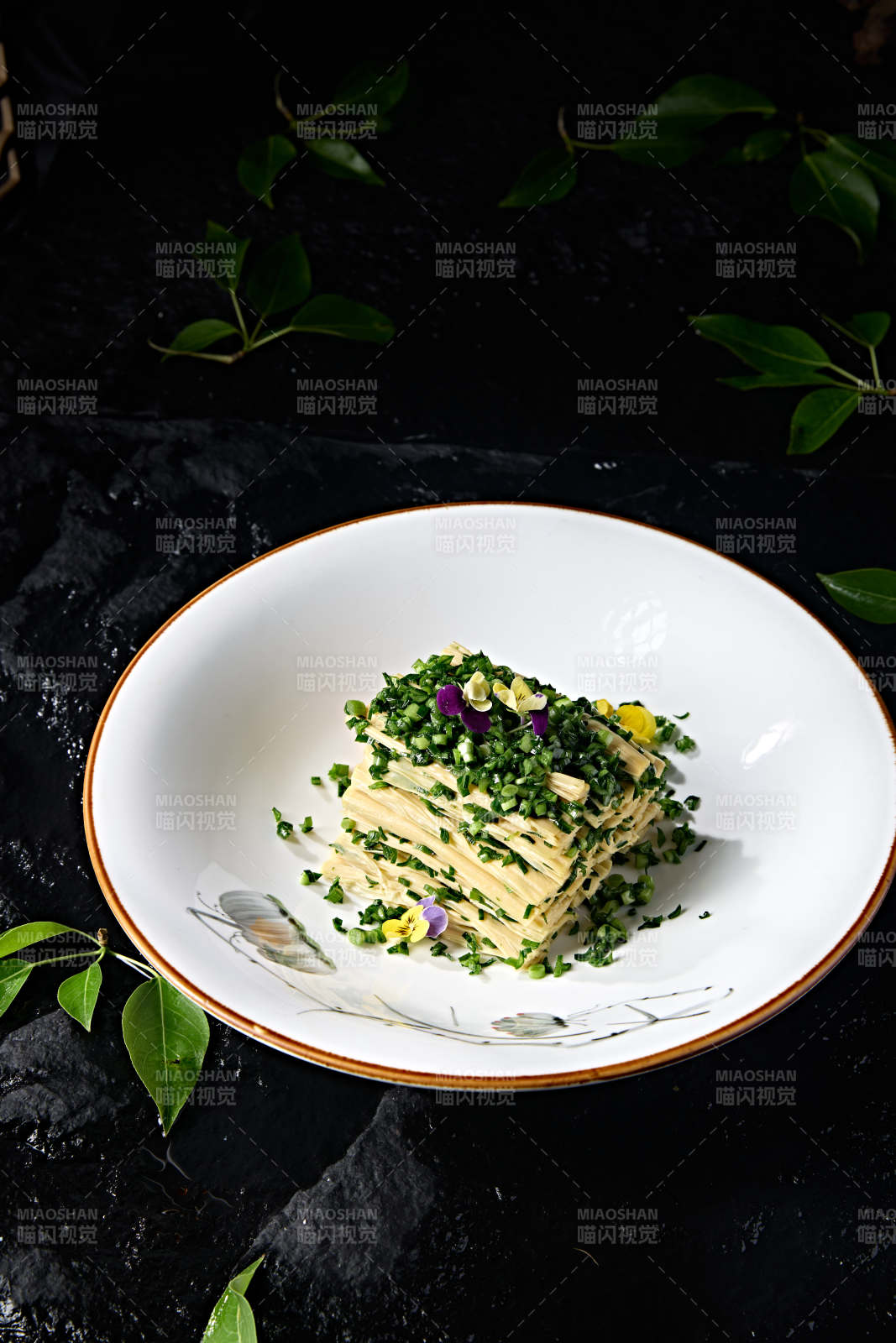 精美凉菜葱香盐水腐竹段