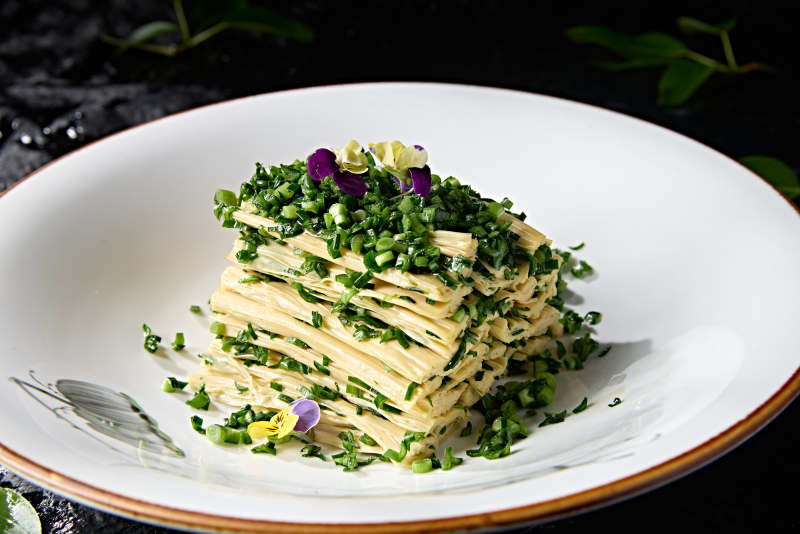 精美凉菜葱香盐水腐竹段