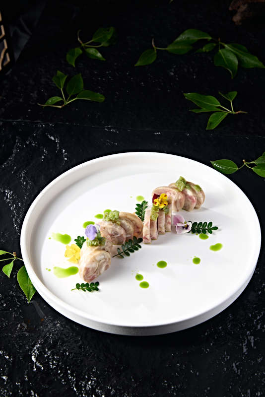 水晶压蹄筋肘花卷切片