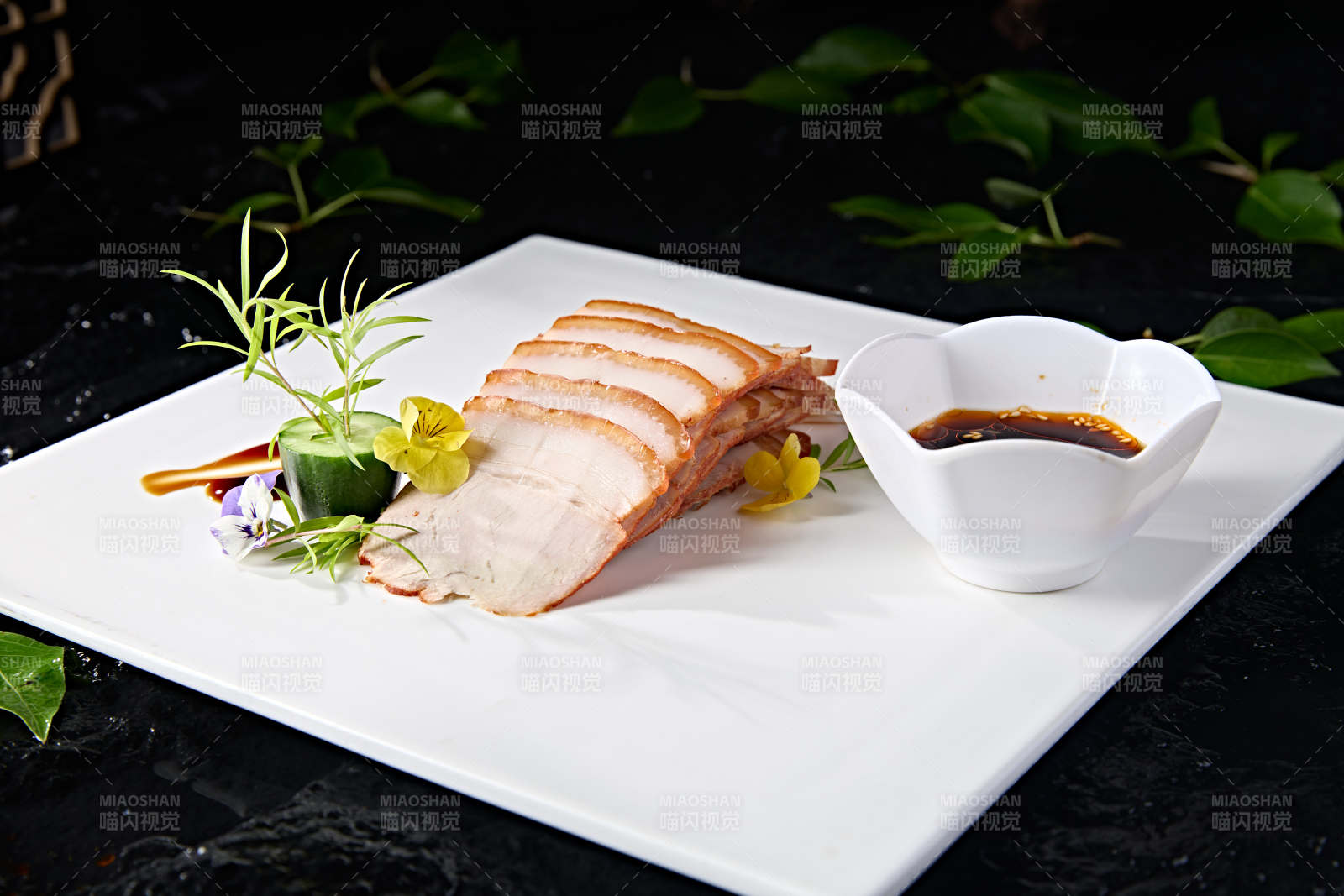 蘸汁张家口风味美食柴沟堡熏肉切片