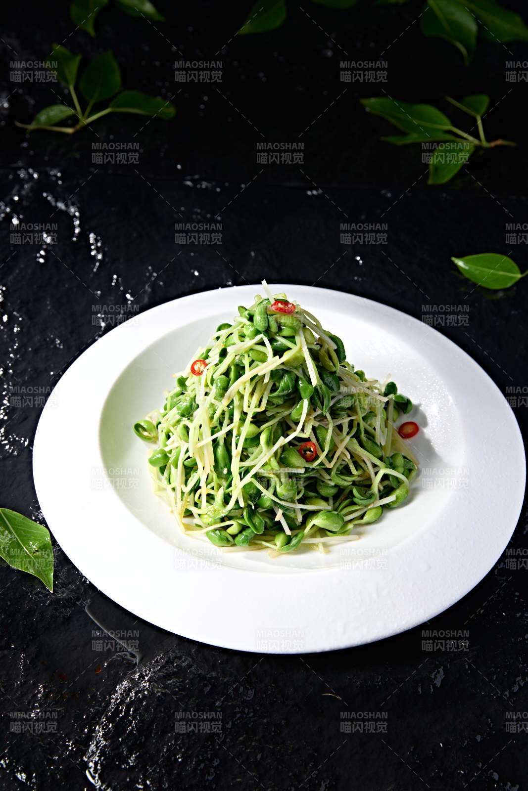 美味凉菜米椒炝拌绿豆芽