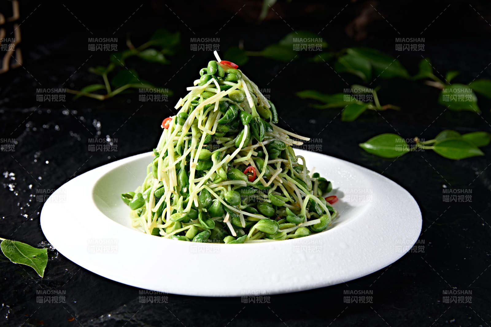 美味凉菜米椒炝拌绿豆芽