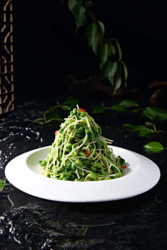 美味凉菜米椒炝拌绿豆芽