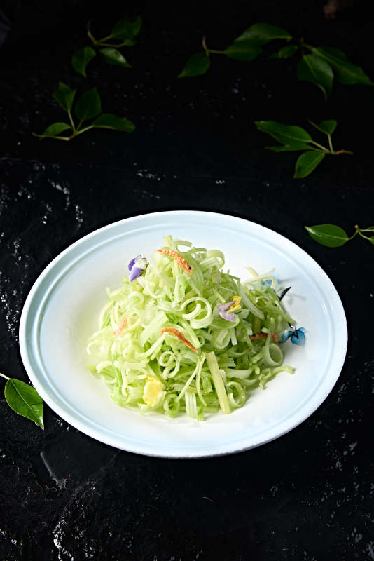 美味凉菜虾干凉拌西芹丝