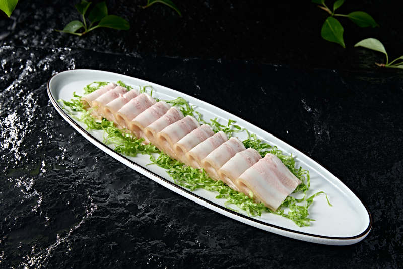 精美凉菜烧白肉配鲜椒酱