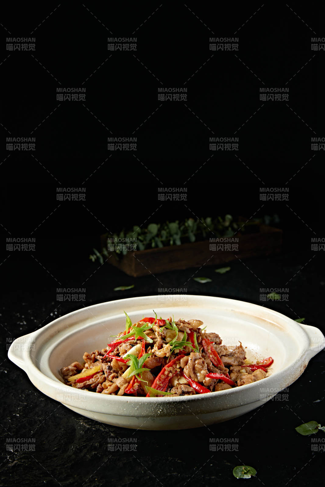 中餐湘菜美味砂鍋蒜香辣煲柴雞鍋