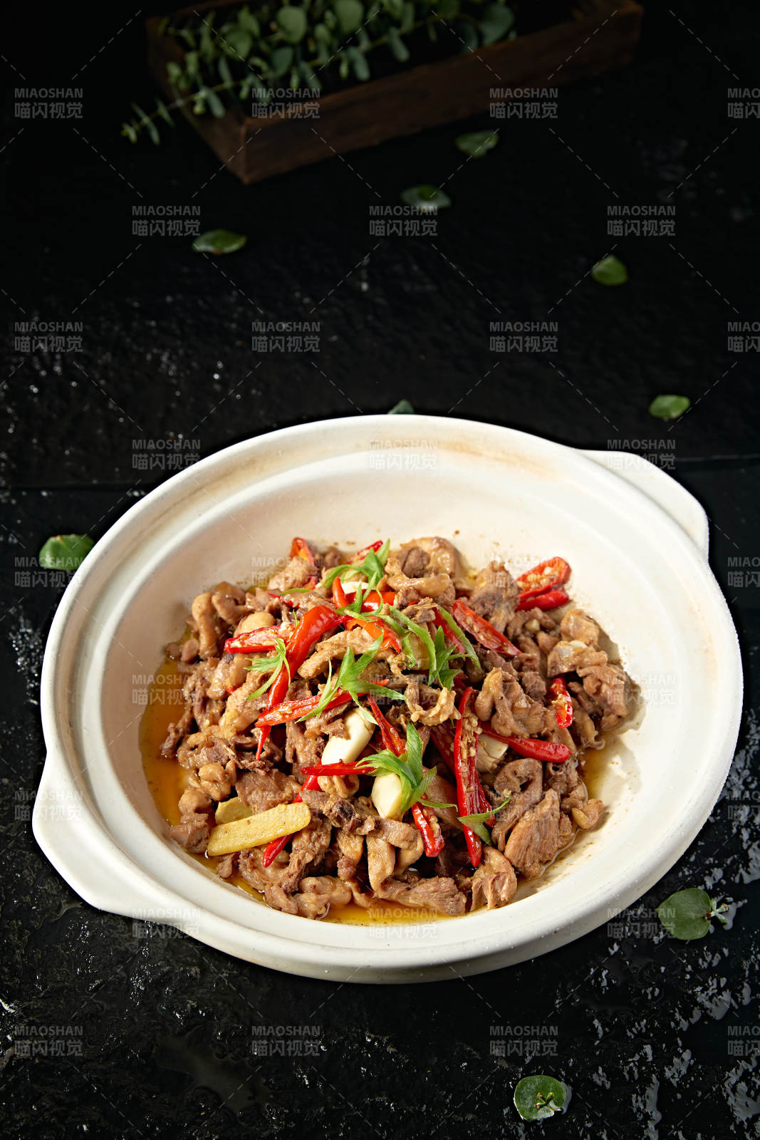 中餐湘菜美味砂鍋蒜香辣煲柴雞鍋