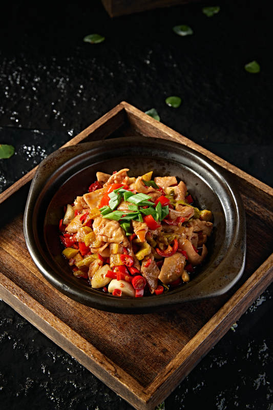 中餐湘菜美味砂锅蒜香香辣肥肠