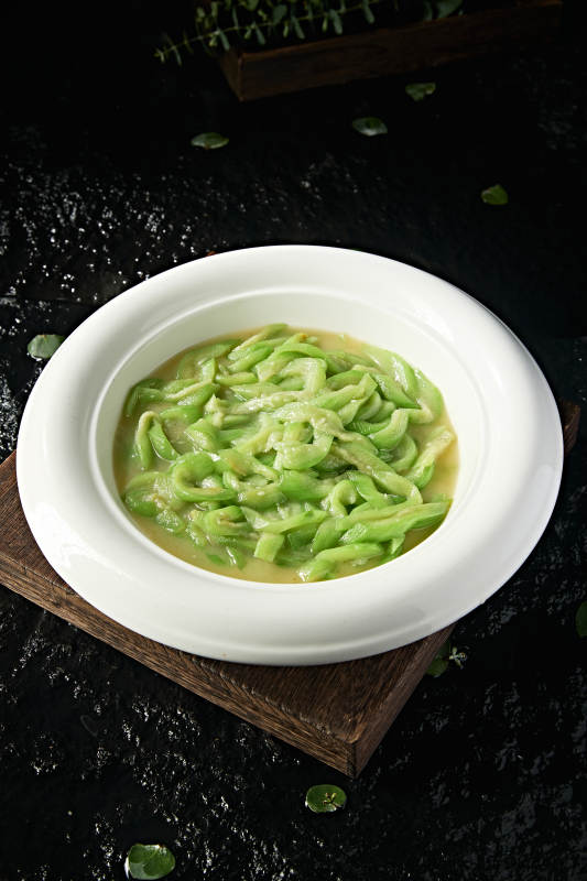 浓汤素炒西葫芦条